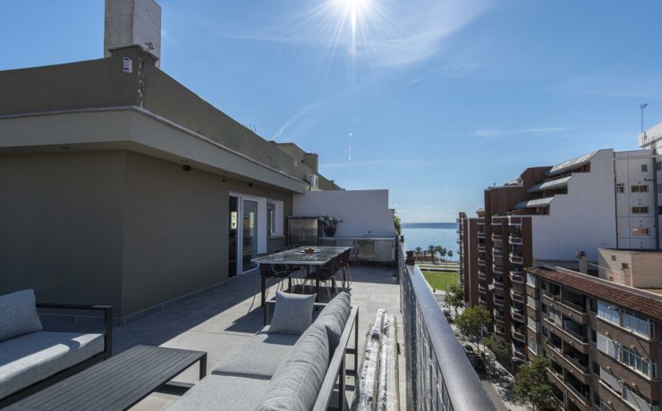 Modernized penthouse with magnificent views Palma City