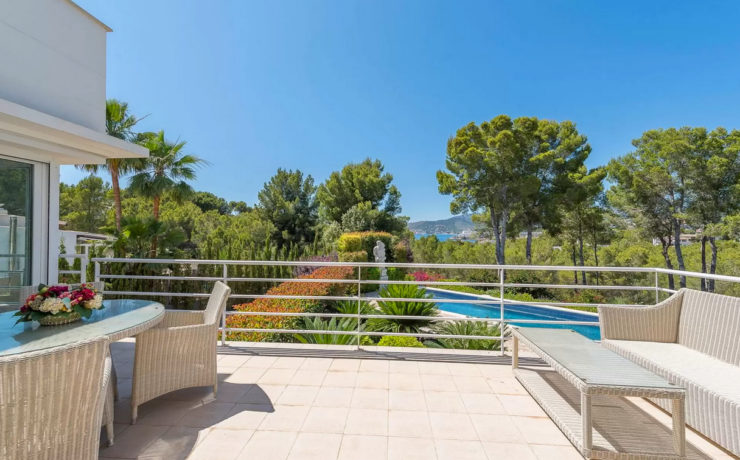 Family villa with beautiful views to the bay Santa Ponsa