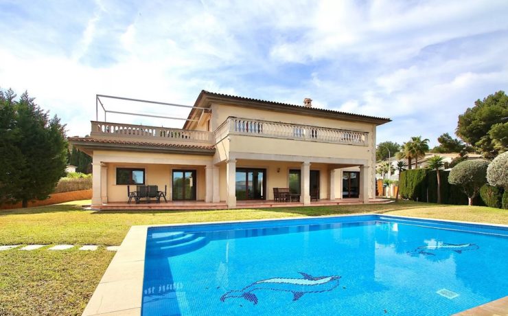 Villa mit Ferienvermietungslizenz – Nova Santa Ponsa