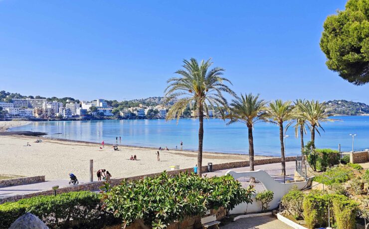 First sea line: Stunning flat in Santa Ponsa with access to the beach