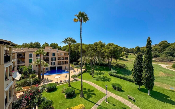 Penthouse in residence on the Bendinat golf course