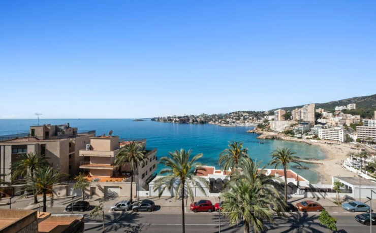 Reformed apartment in Cala Mayor with sea views