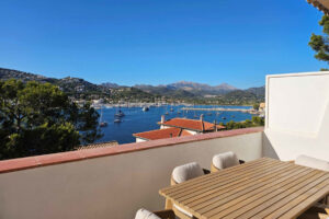 Terrasse mit Hafenblick