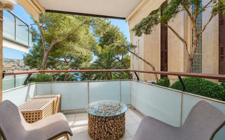 Seafront apartment in Cas Catalá