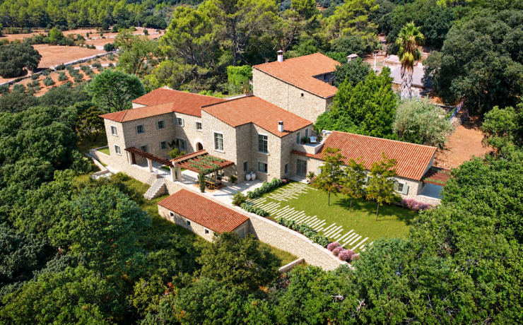 Project: A Unique Country Estate Set Within 570,000 m² of Land
